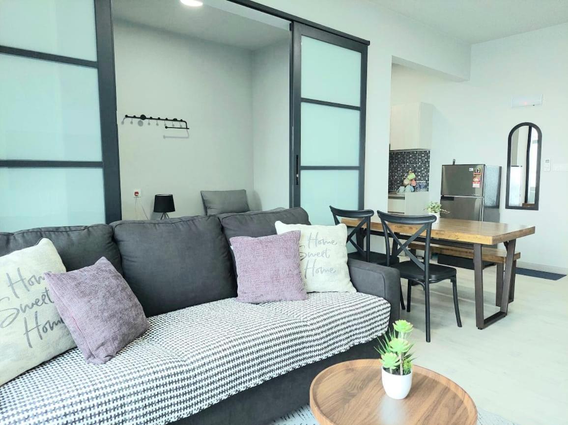 J'Stay Seaview Suite Jesselton Quay Кота Кинабалу Екстериор снимка