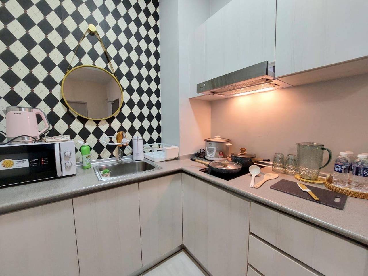 J'Stay Seaview Suite Jesselton Quay Кота Кинабалу Екстериор снимка